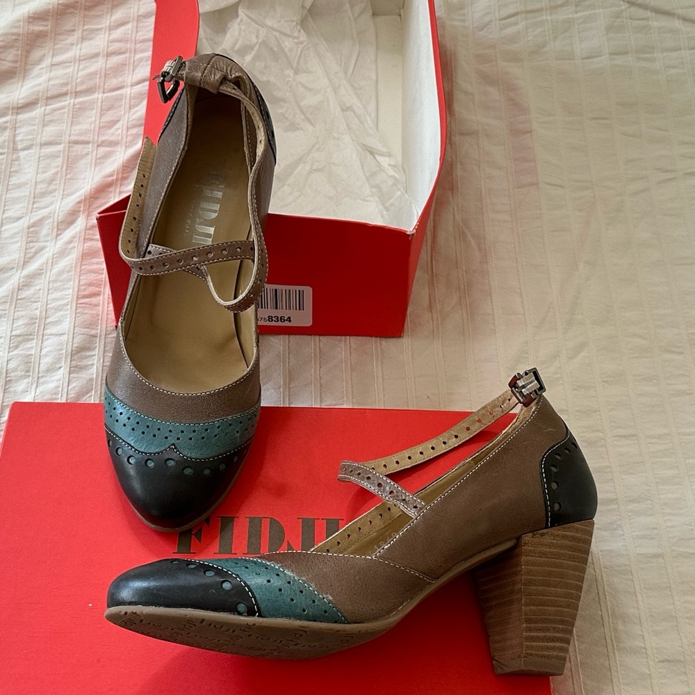 Fidji Pumps, 2.5” heels, size 39.5 EU / 7 US. Strappy style.  Brand New!